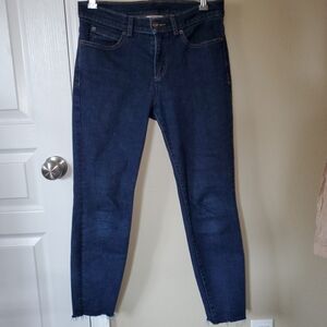 Duluth Trading Co Womens 4 Short Stretch Jeans With Unfinished Hem